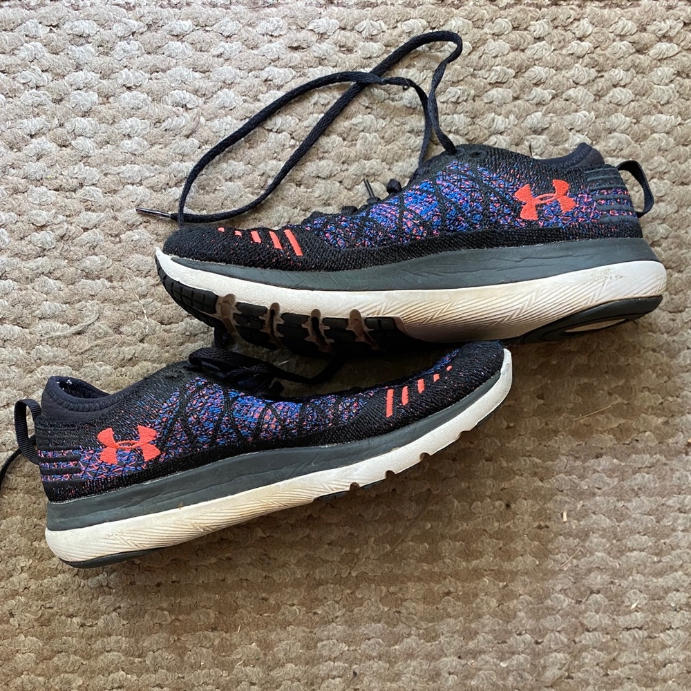 Women’s Under armour tennis shoes